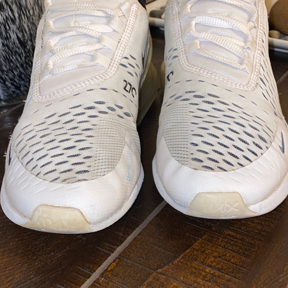 3/$60 Nike Air Max 270 White & Black Sneakers Size 9 - Picture 11 of 16